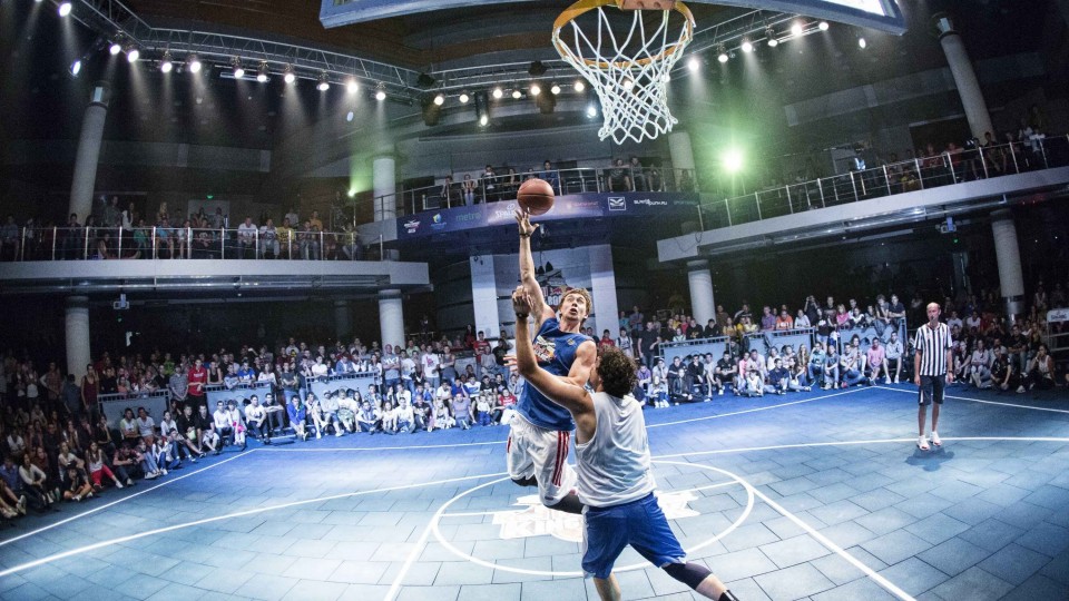 1 on 1 streetball in Russia – Red Bull King Of The Rock 2014