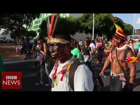 Brazil anti-World Cup protesters clash with police – BBC News