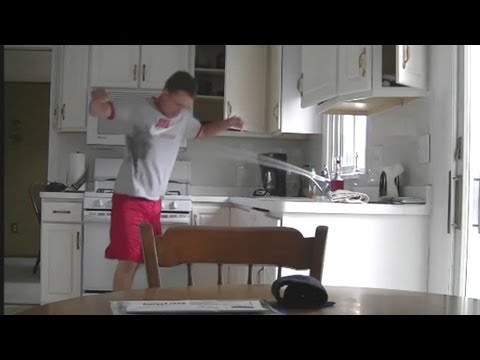 Freakout : Kid Freaks Out After Funny Prank