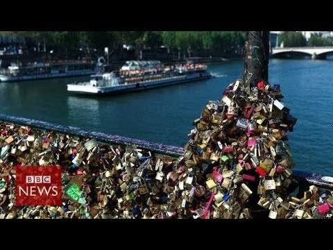 ‘Lovelocks’ collapse Paris bridge rail – BBC News