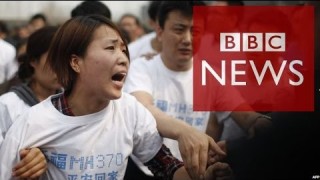MH370 relatives demand ‘answers’ during protest in Beijing – BBC News
