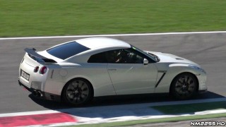 Nissan GT-R IN ACTION – Full Throttle Accelerations, Fly Bys and More!