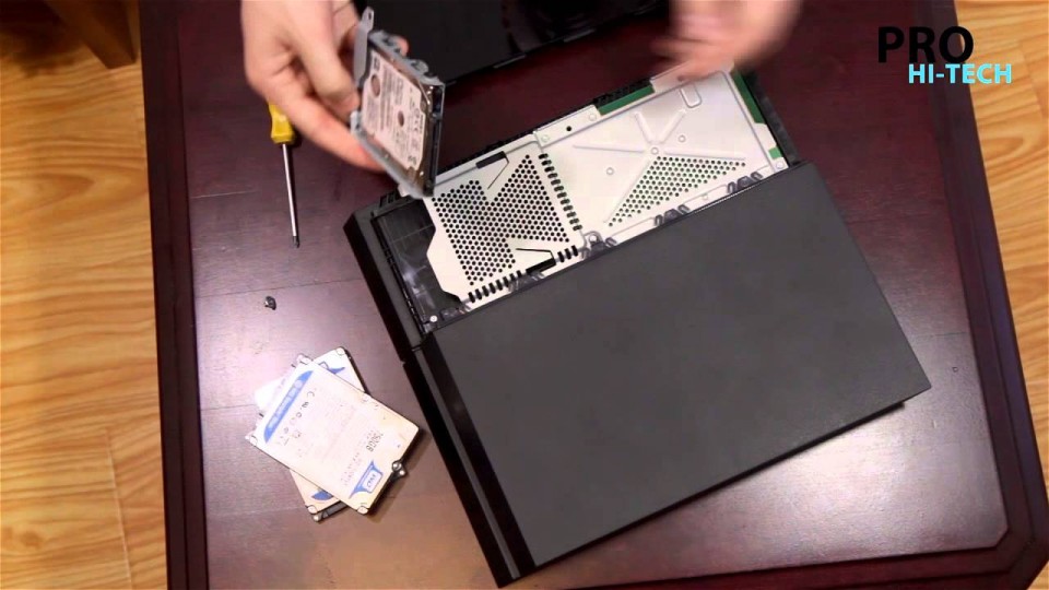 Как поменять жесткий диск в PS4 (HDD или SSD) PRO Hi-Tech