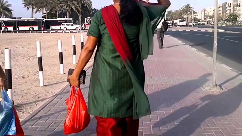 Reshmi kaproon wali anti ki walk