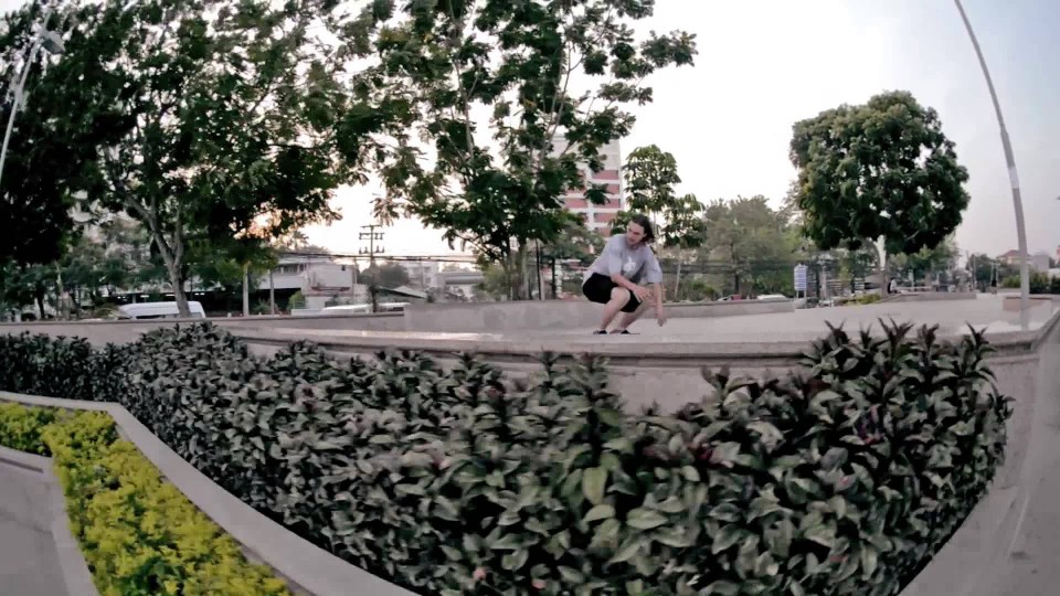 Tearing through Thailand on skateboards – Away from the Equator – Ep 3
