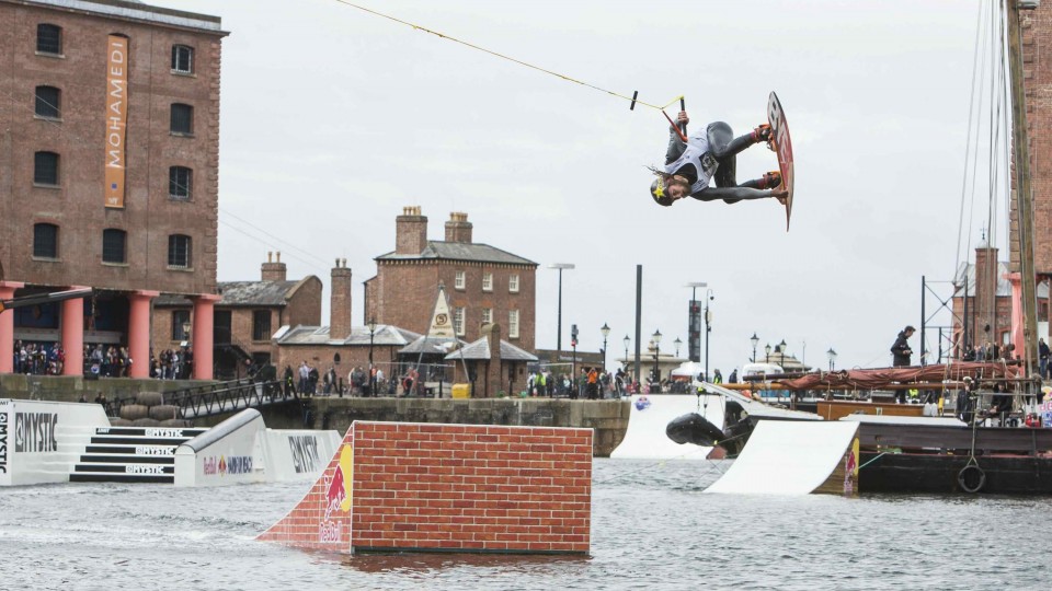Wakeboarding in Slow Motion – Red Bull Harbour Reach 2014