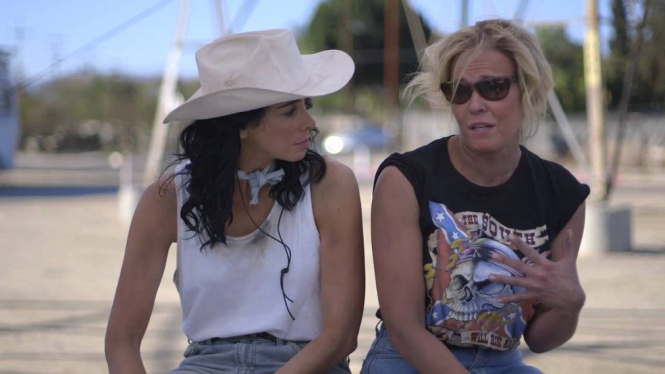 Chelsea Handler and Sarah Silverman Dress Up as Thelma And Louise – PEOPLE