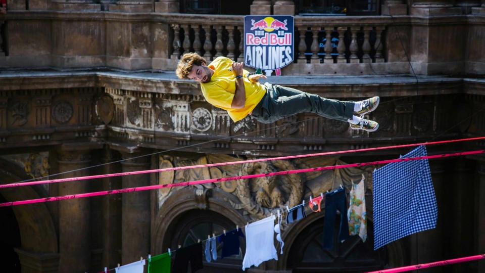 Slackline Tricks above the Streets of Italy – Red Bull Airlines 2014