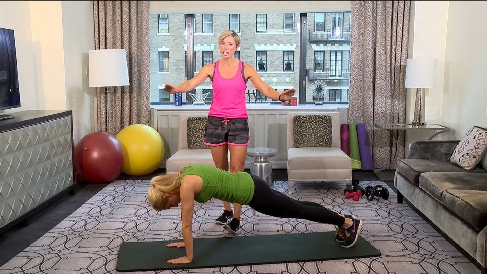 Blast Holiday Fat Fast with These Three Moves From Carrie Underwood’s Trainer | Great Ideas | PEOPLE