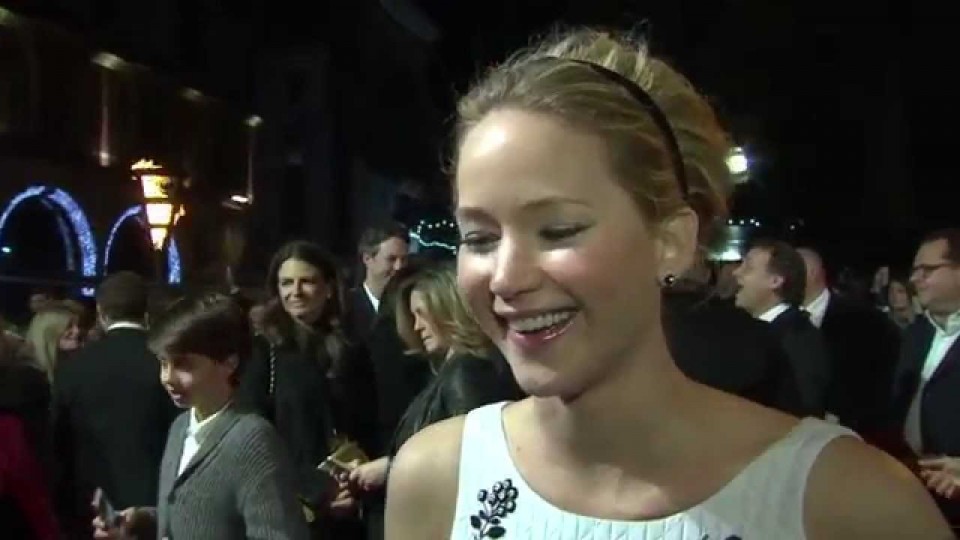 Jennifer Lawrence Gives Hunger Games Willow Shields Advice On Set | PEOPLE Now
