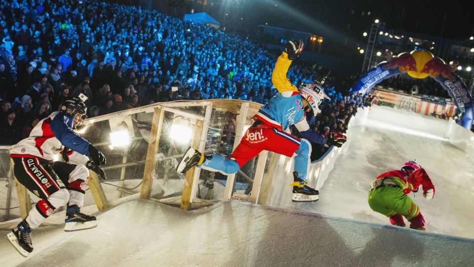 Aggressive Ice Cross Downhill in Saint Paul – Red Bull Crashed Ice 2015