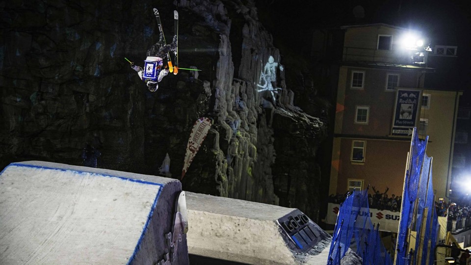 Urban Slopestyle Skiing Through the City – Red Bull PlayStreets