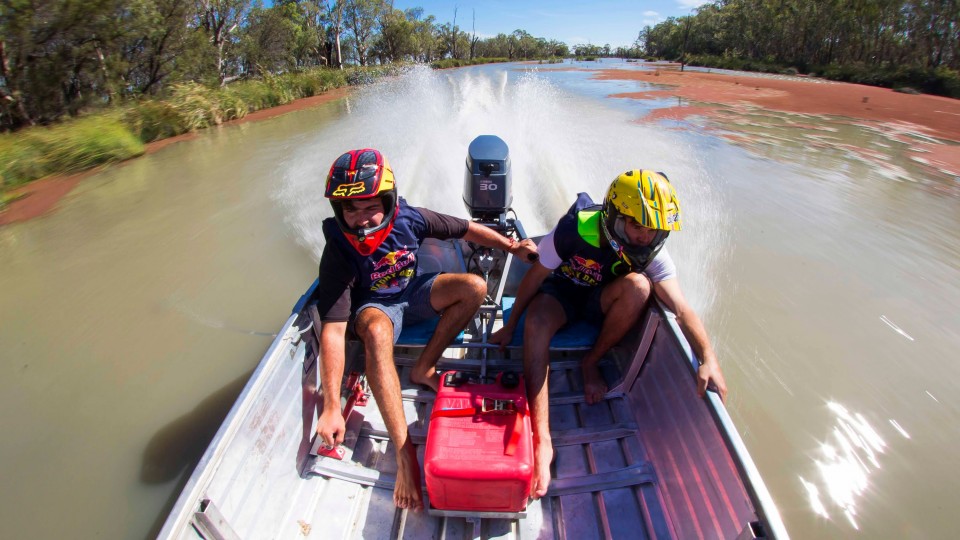 Racing Souped-Up 30hp Dinghies – Riverland Dinghy Derby